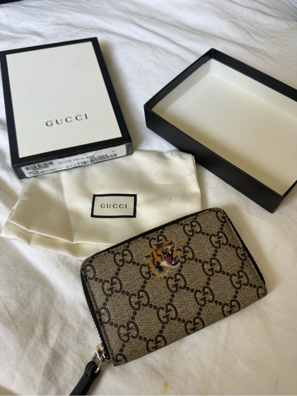 Gucci Beige/Brown GG Supreme Card Zip Case with Black Leather Pull